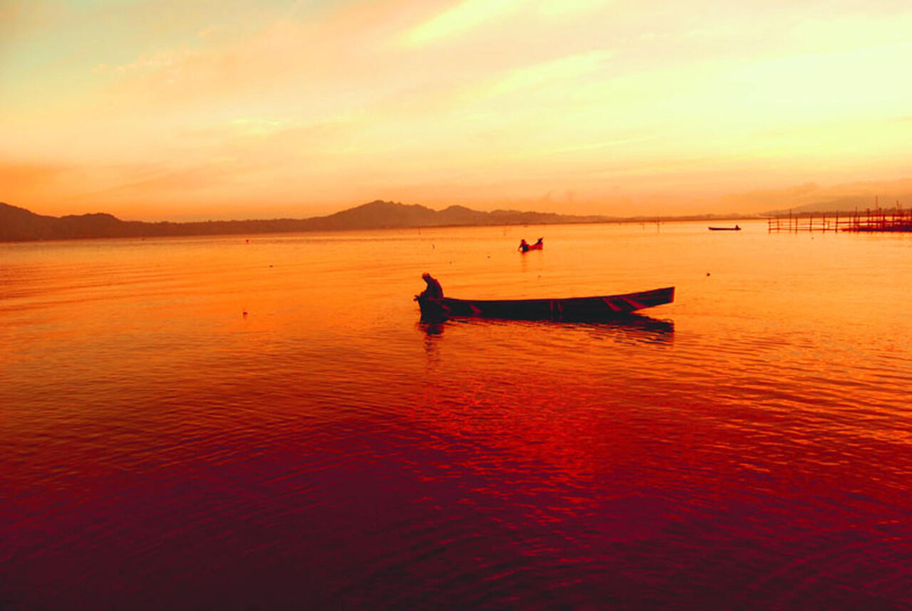DANAU-DANAU MENAKJUBKAN YANG ADA DI INDONESIA