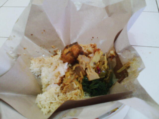 PENIKMAT NASI BUNGKUS