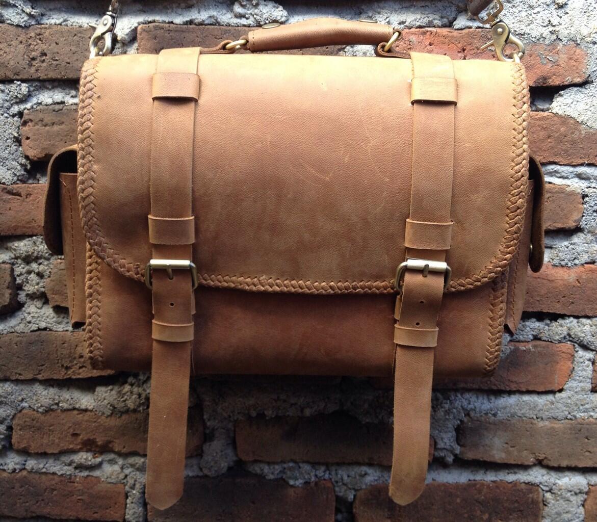 Vendor Pengrajin Kulit Andynapit (agenda,ID card,belt,bag,wallet,lanyard,etc) Bandung