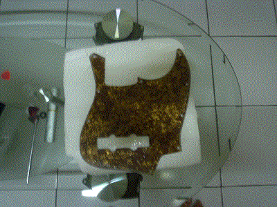 (NEW) JAZZ BASS MODEL PICKGUARD GOLD IMPORT