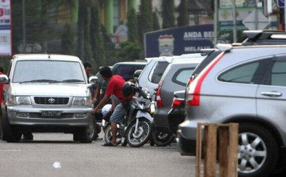 Emangnya Jalan Ini Jalan Punya Mbahmu Apa!!!
