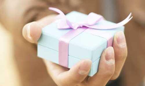 Tips dan Trik memberi kado untuk orang yang disayangi ( MUST READ )