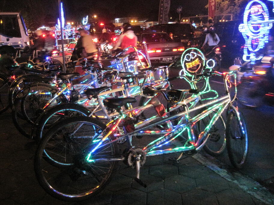 Pesona Alun Alun Selatan / Alkid