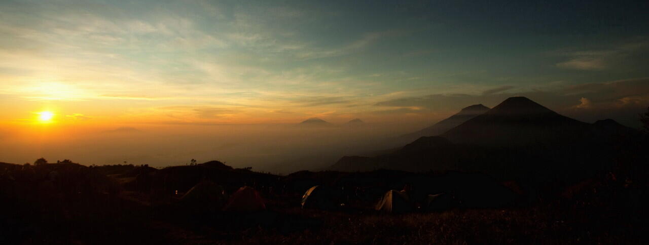 &#91;CATPER+FOTO&#93; Menikmati Sunrise Gunung Prau 2565 mdpl 