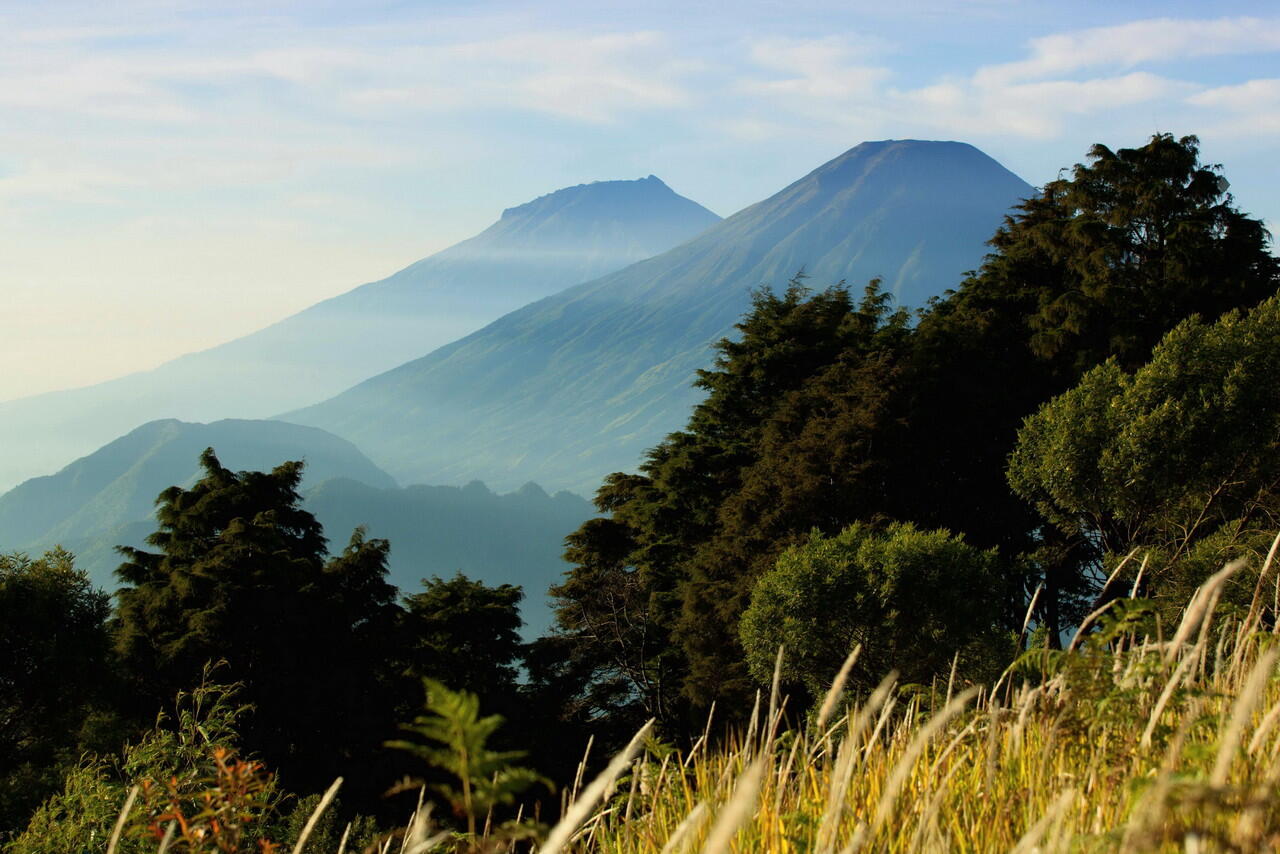 &#91;CATPER+FOTO&#93; Menikmati Sunrise Gunung Prau 2565 mdpl 