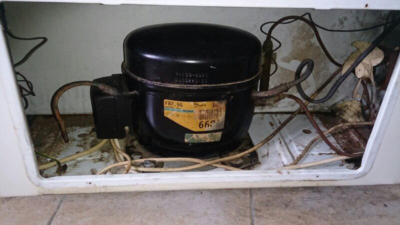freezer 200 liter merk modena dan sharp