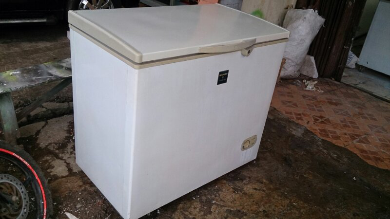 freezer 200 liter merk modena dan sharp