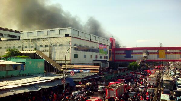 &#91;Breaking News&#93; Pasar Senen Kebakaran