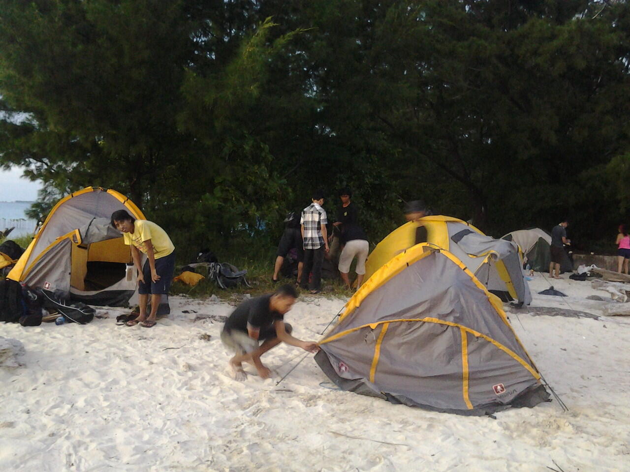 CAMPING di PULAU SEMAK DAUN