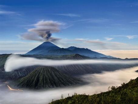 Indahnya Serba Serbi Gunung Semeru di INDONESIA