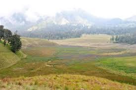 Indahnya Serba Serbi Gunung Semeru di INDONESIA