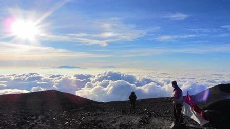 Indahnya Serba Serbi Gunung Semeru di INDONESIA