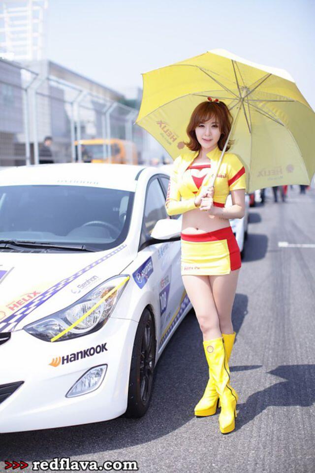 Senyuman Maut Model Seksi Korea di Ajang Korea Speed Festival