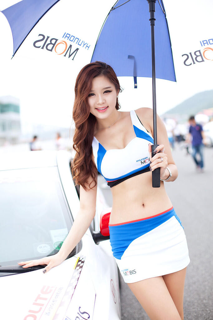 Senyuman Maut Model Seksi Korea di Ajang Korea Speed Festival