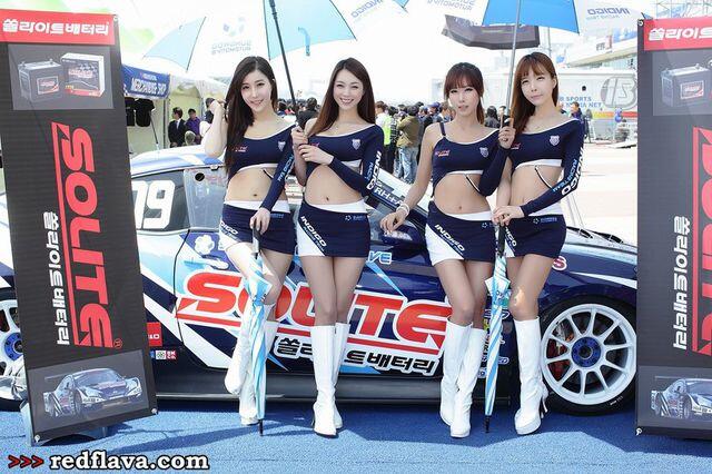 Senyuman Maut Model Seksi Korea di Ajang Korea Speed Festival