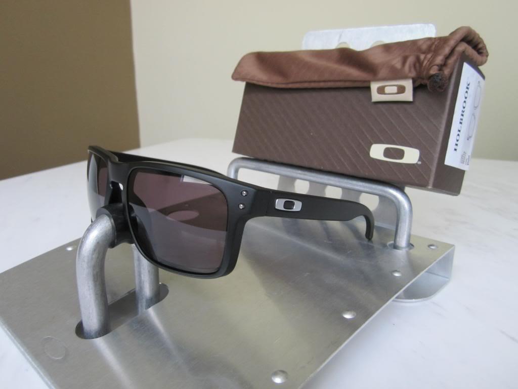 KACAMATA OAKLEY GRADE ORI TERLENGKAP & TERMURAH ( LIKE ORI 99%)