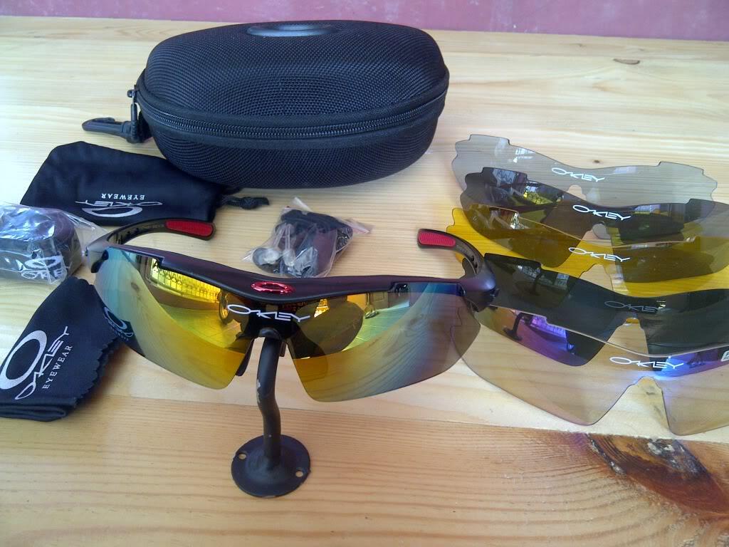 KACAMATA OAKLEY GRADE ORI TERLENGKAP & TERMURAH ( LIKE ORI 99%)