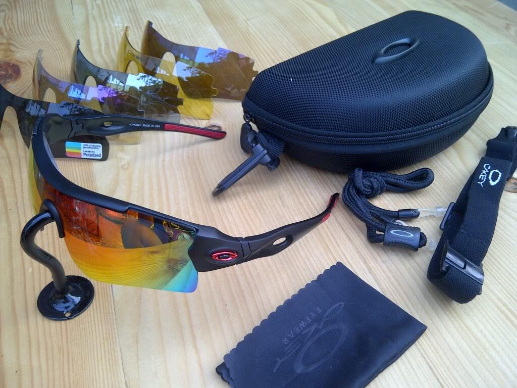 KACAMATA OAKLEY GRADE ORI TERLENGKAP & TERMURAH ( LIKE ORI 99%)