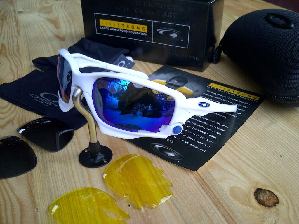 KACAMATA OAKLEY GRADE ORI TERLENGKAP & TERMURAH ( LIKE ORI 99%)
