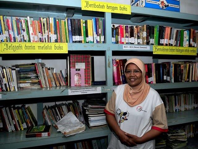 (Kisah Inspiratif) Ibu Kiswanti, Pendiri Warung Baca Lebakwangi