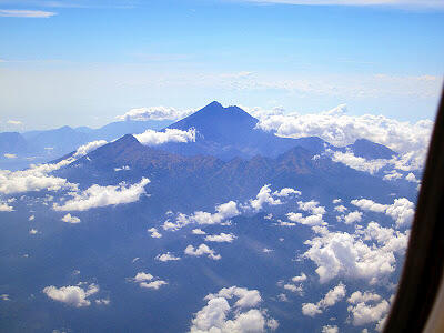 Pemandangan Gunung Terindah Dari Atas Pesawat #FULLPICT