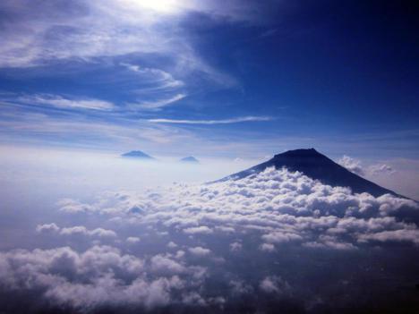 Pemandangan Gunung Terindah Dari Atas Pesawat #FULLPICT