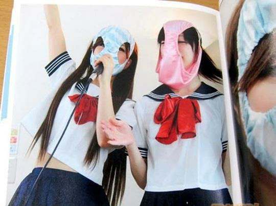 Konyol, Tren Baru Dari Jepang Para Gadis Mengenakan Celana Dalam Di Kepala