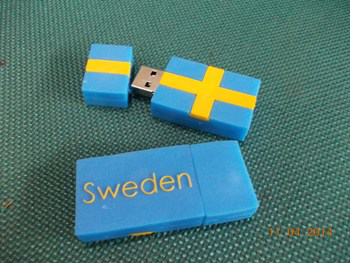 buat merchandise flashdisk design sendiri, yahh di cv lamda