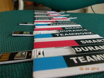 menerima pemesanan souvenir flashdisk unik rubber & kartu design