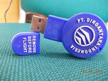 merch perusahaan2 besar yg pernah memeasan flashdisk unik cv lamda