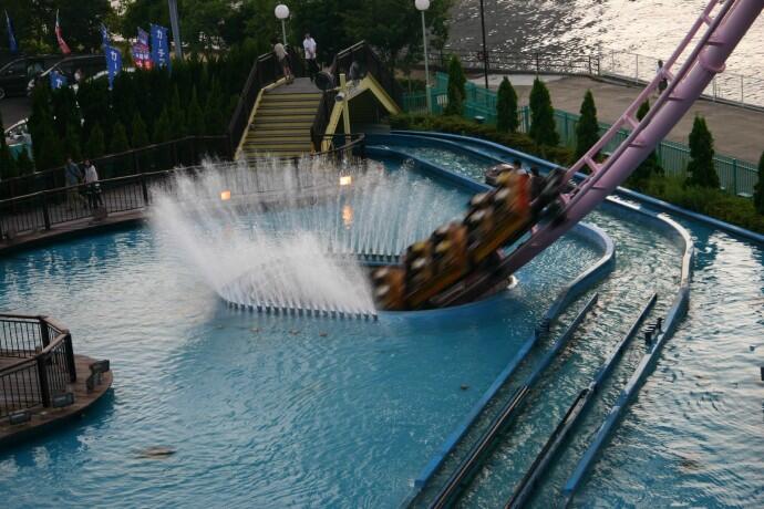 Vanish Roller Coaster - Roller Coaster underwater in Japan