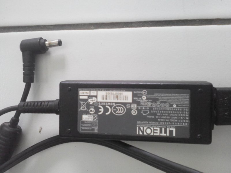 Charger ori netbook axioo pico m1100 pjm 19v 1,58A