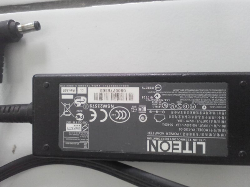 Charger ori netbook axioo pico m1100 pjm 19v 1,58A