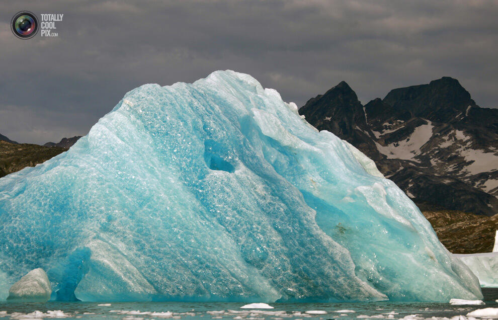 Woooow Gan Indahnya pecahan gunung Es yang mengapung ini ! ( Keren Abis gan )