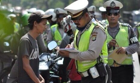 Bener Gak ini Gan ( Soal Tilang Polisi) Masuk Dulu gan