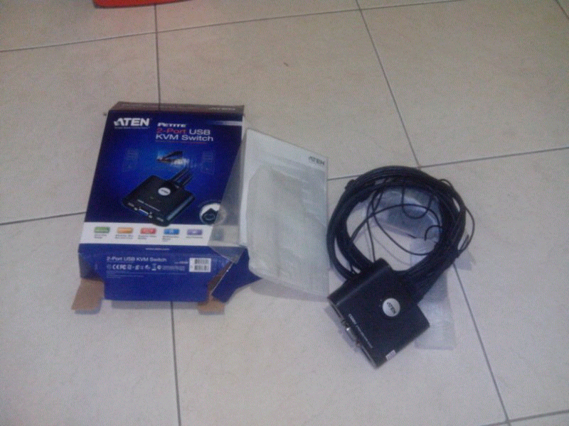 KVM SWITCH CS22U