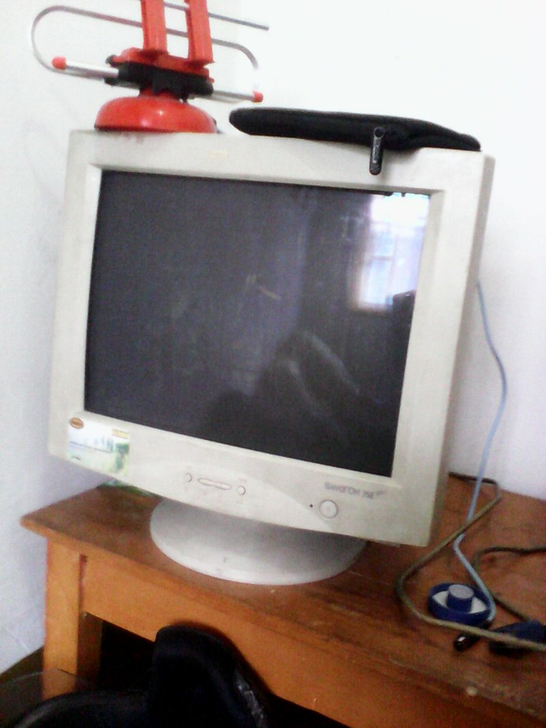 monitor tabung 2nd samtron 75e plus