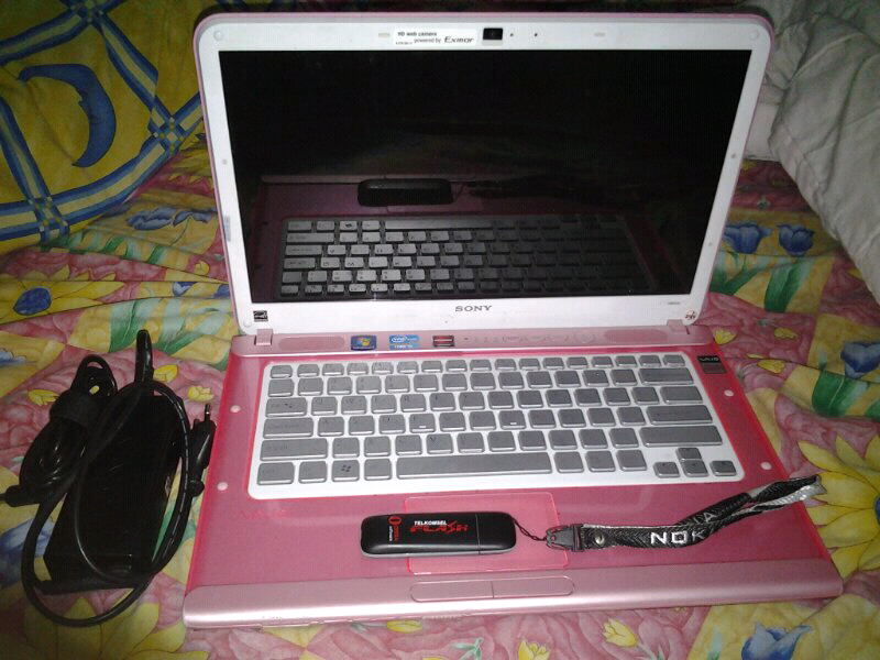 Jual laptop Sony Vaio PCW-61711W