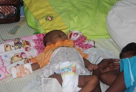 &#91;Otak 1/2 mili&#93; Bayi Patah Tulang diajak Gulat Pamannya