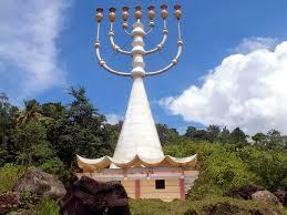 Di Manado Terdapat Tugu Menorah Zionist Yahudi Terbesar di Dunia
