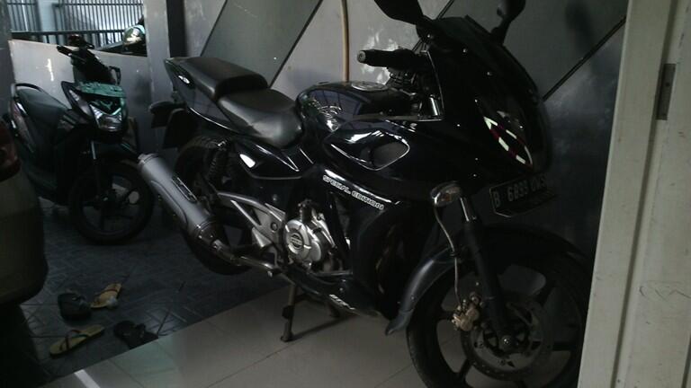 PULSAR 220F kondisi baik, murah aja
