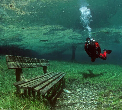 LOKASI HIKING DI DALAM DANAU