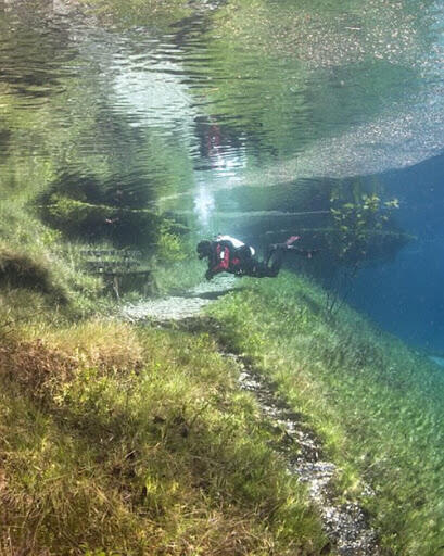 LOKASI HIKING DI DALAM DANAU