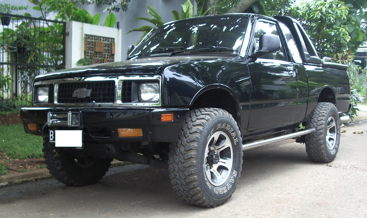 Terjual Chevrolet  Luv  Pick Up  4x4 Active Diesel tahun 1984 