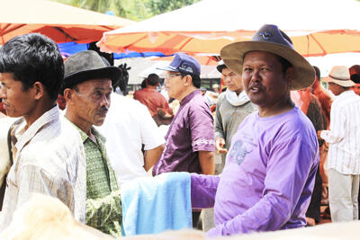Tradisi Jual-Beli yang unik ''MAROSOK''