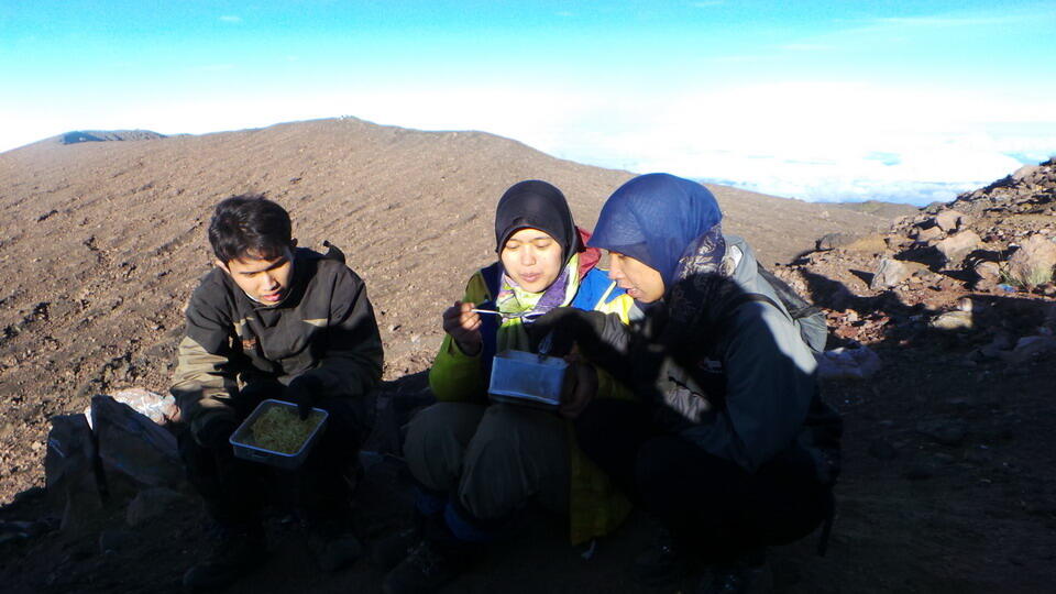 &#91;CATPER+FOTO&#93; Menapaki puncak tertinggi di jawa tengah, Gn.Slamet 3428 mdpl