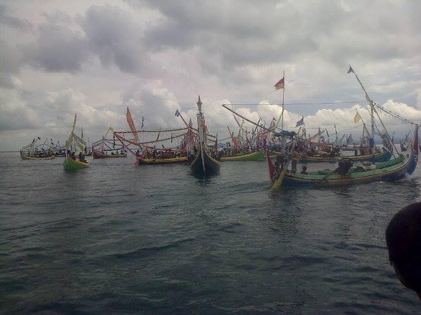 TRADISI PETIK LAUT KADUARA TIMUR SUMENEP MADURA