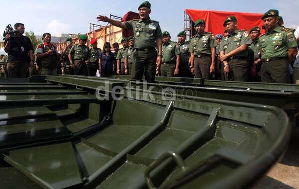 TNI AD Luncurkan Kapal Motor Cepat PIC++