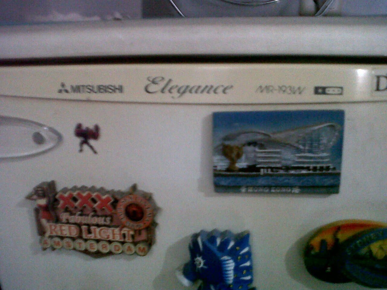 Dijual Kulkas 2 pintu merk Mitsubishi Elegance MR139w