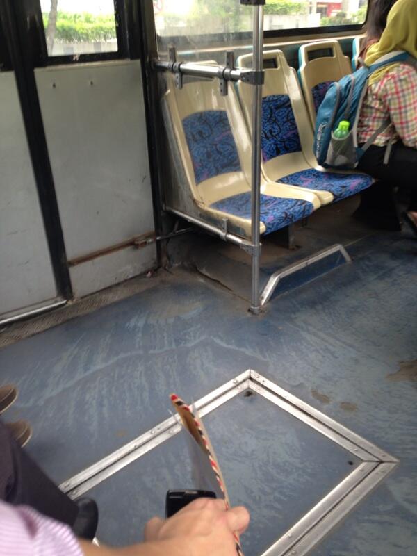 Bus trans jakarta busuk!!